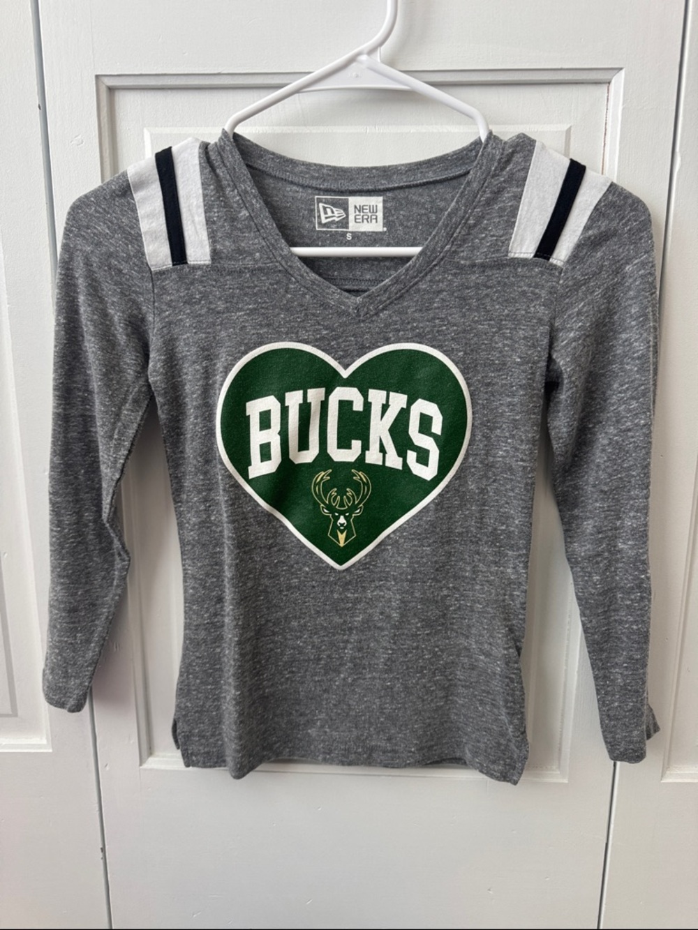 New Era Kids' Milwaukee Bucks Gray Long-Sleeve V-Neck Top size S